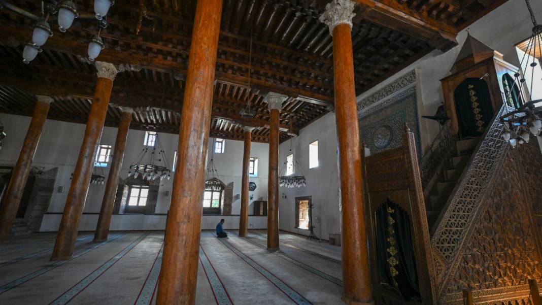 UNESCO Dünya Mirası Listesi'nde! İşte tarih kokan Anadolu'nun ahşap destekli camileri.. 3